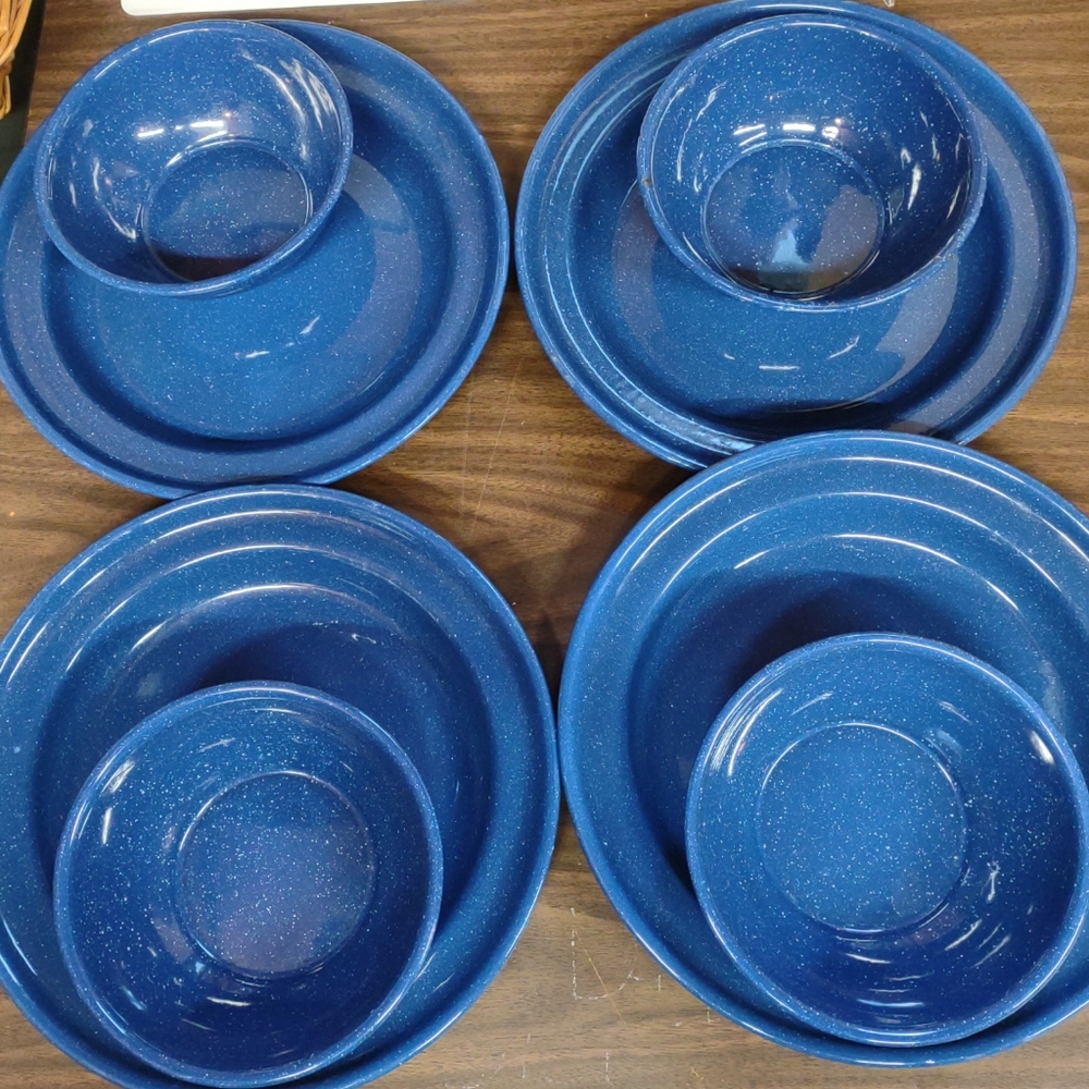 Vintage Enamelware Lot of 8 Blue White Speckle Dinner Plates 10.5"& Bowls 6.25"